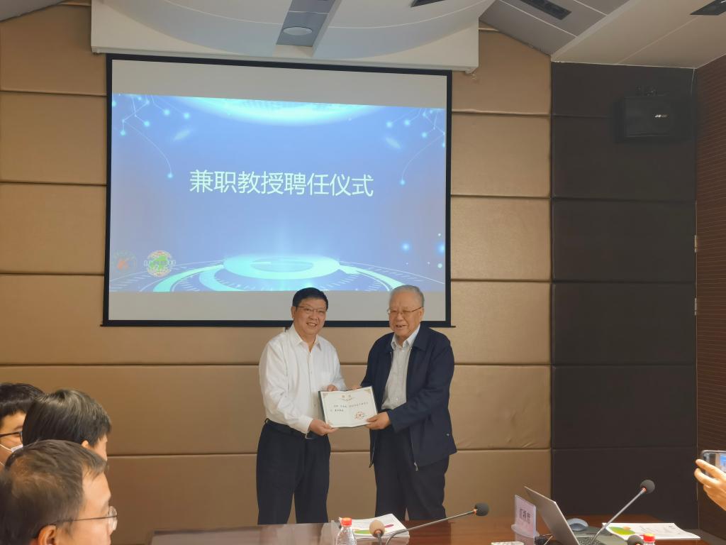 多宝(中国)一站式服务官网邀请汪旭光院士来校参加研讨会